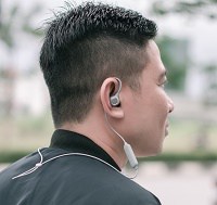 guy wearing wireless earbuds