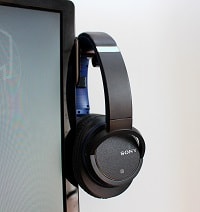 black sony headphones