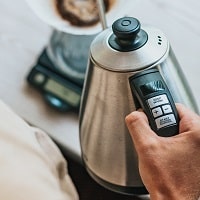 smart kettle with buttons